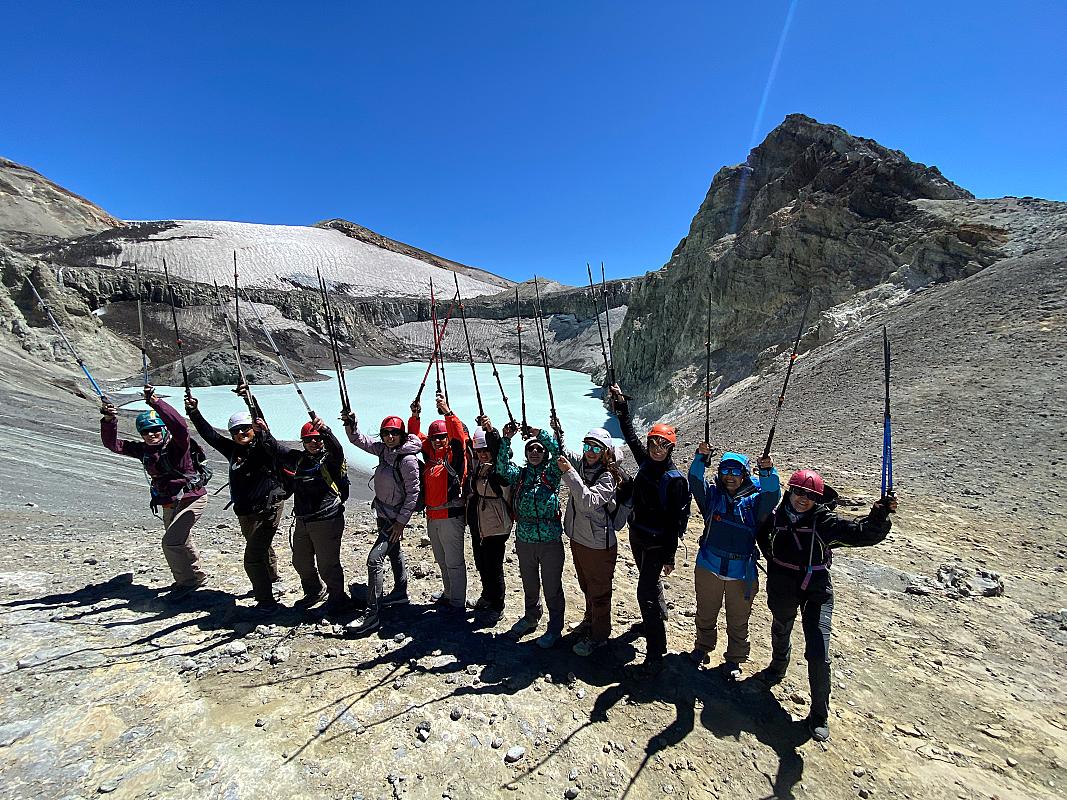 Volcán Copahue - Ascenso al Cráter (4x4 + Trekking)